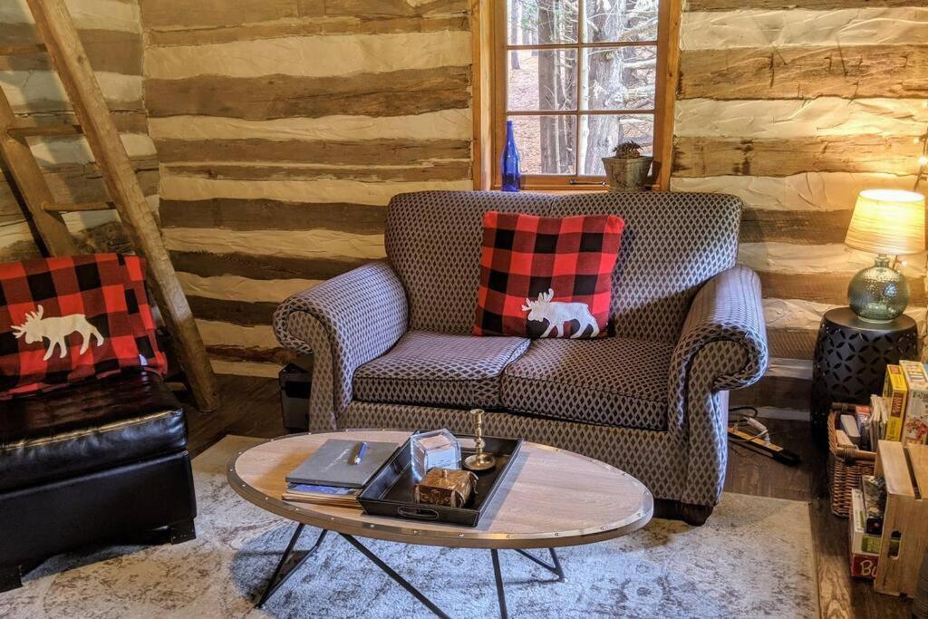 A Rustic Cabin In The Woods オレンジビル エクステリア 写真