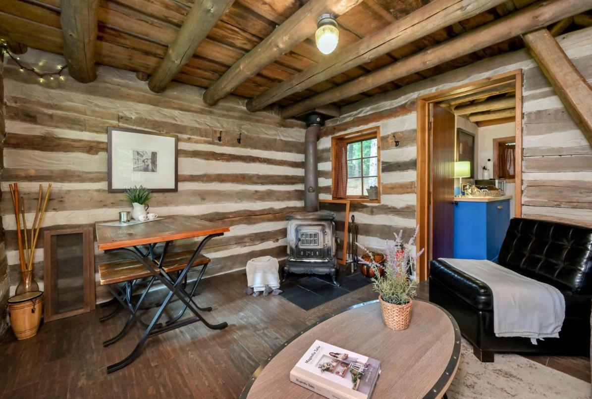 A Rustic Cabin In The Woods オレンジビル エクステリア 写真