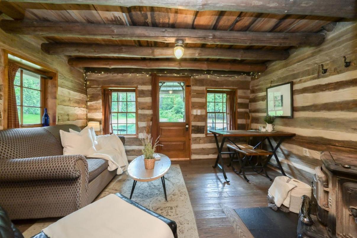 A Rustic Cabin In The Woods オレンジビル エクステリア 写真